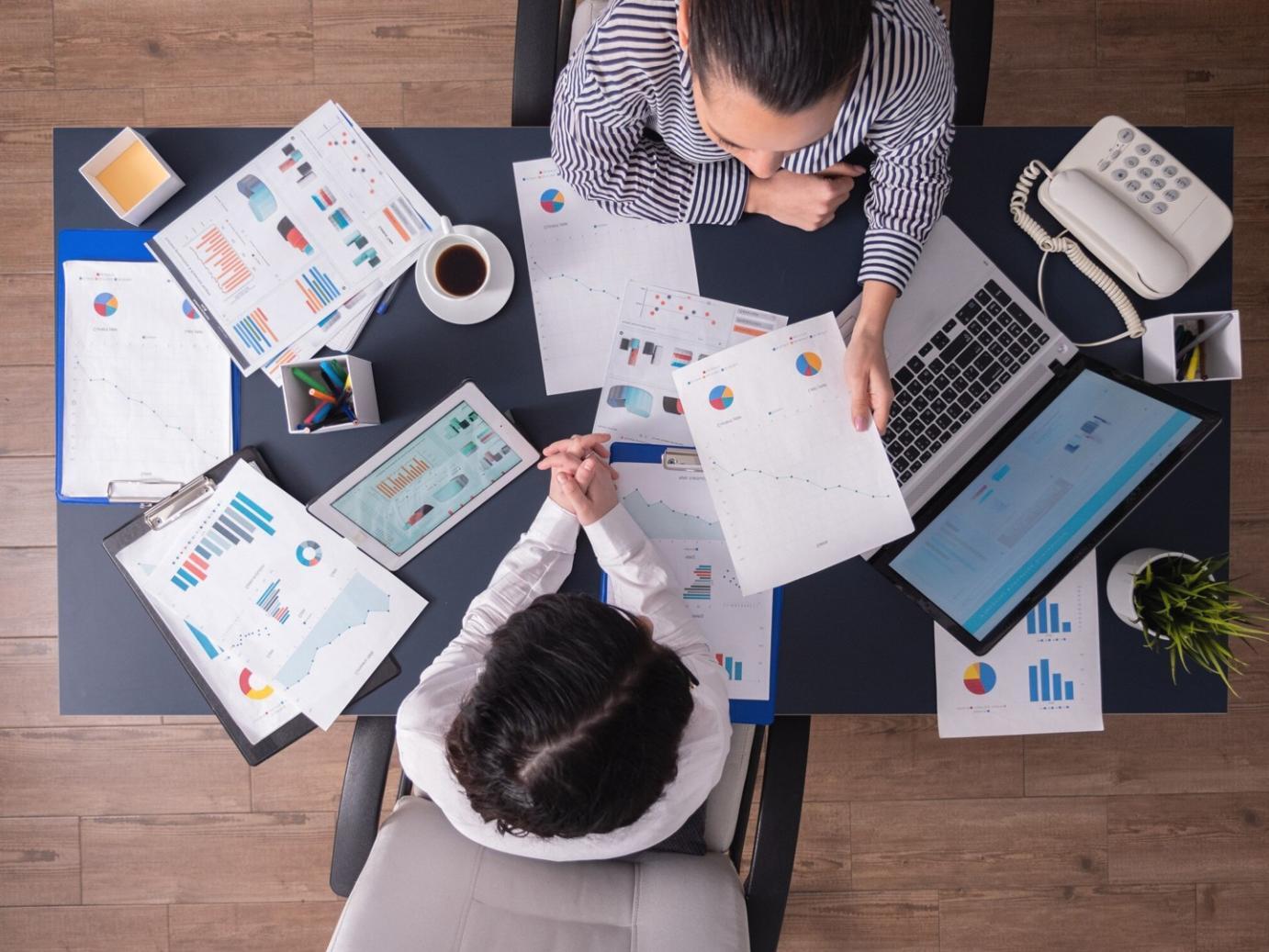 Analyse-Dashboard mit SEO-Metriken und Performance-Indikatoren